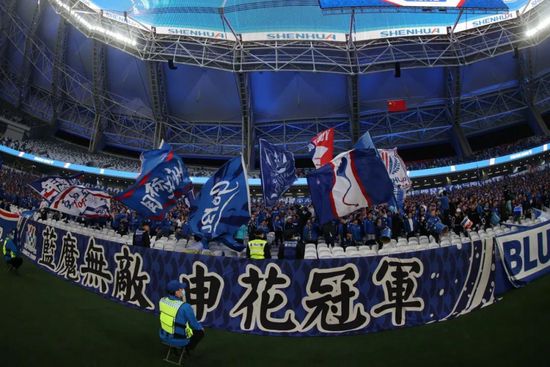 他的昂扬对准她湿润的入口视频