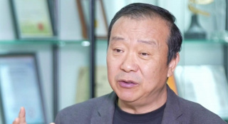 给岳m洗澡勃起